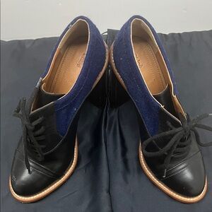 Chloe Black Leather and Navy Lace-Up Heeled Oxfords